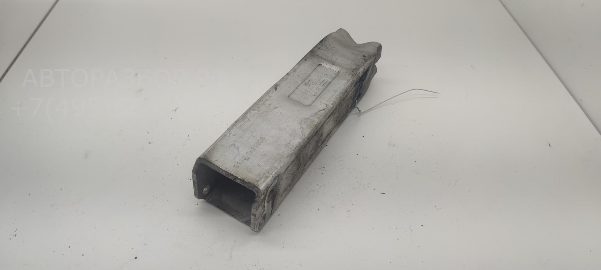 Кронштейн переднего бампера