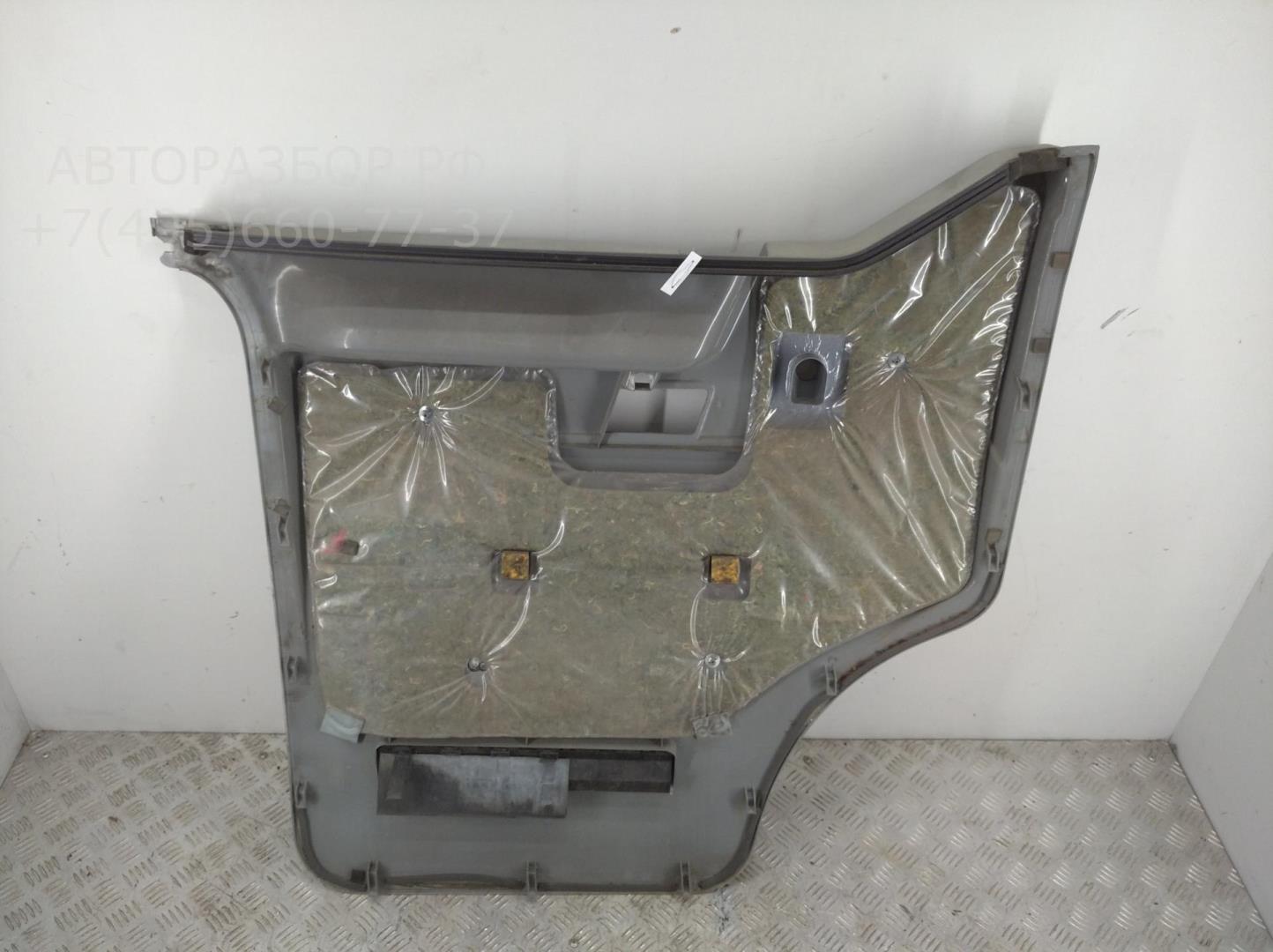 Обшивка двери передней правой