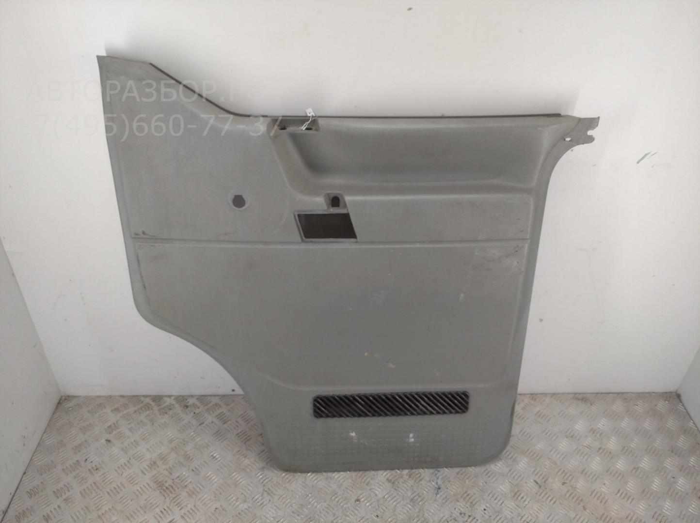 Обшивка двери передней правой