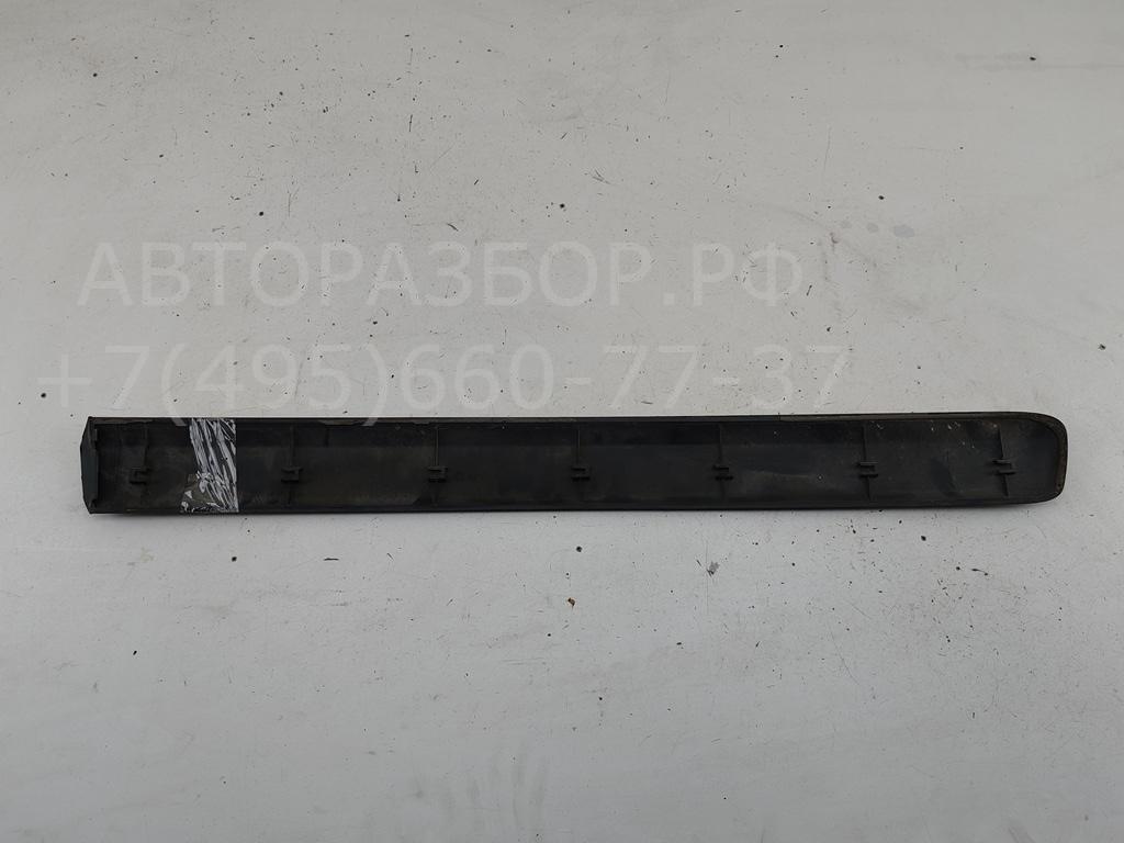 Молдинг двери передней левой