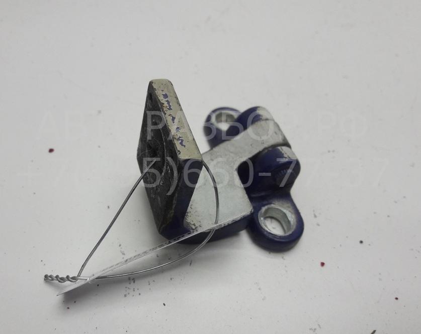 Петля крышки багажника