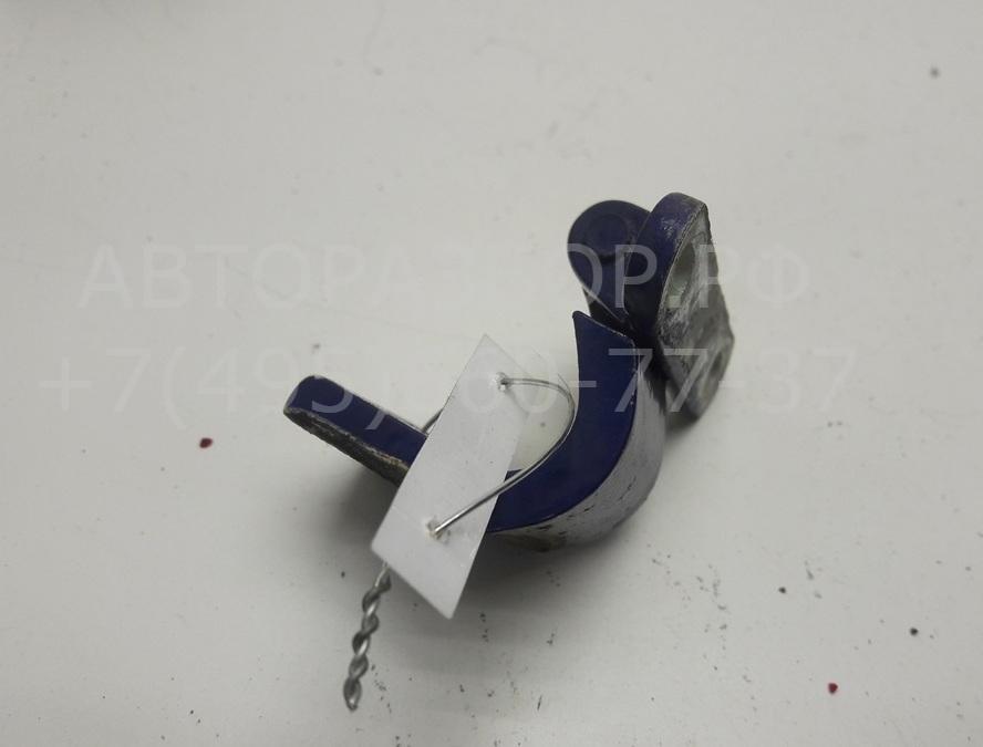 Петля крышки багажника