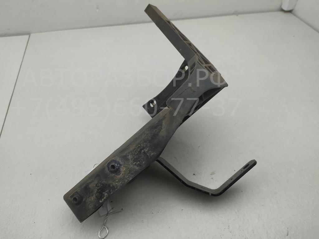 Рамка противотуманной фары правой