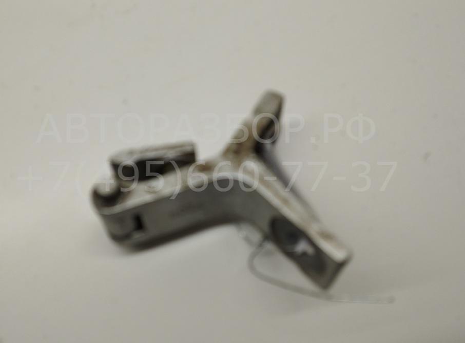 Петля двери