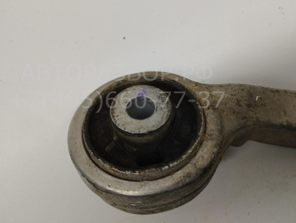 Рычаг передний правый