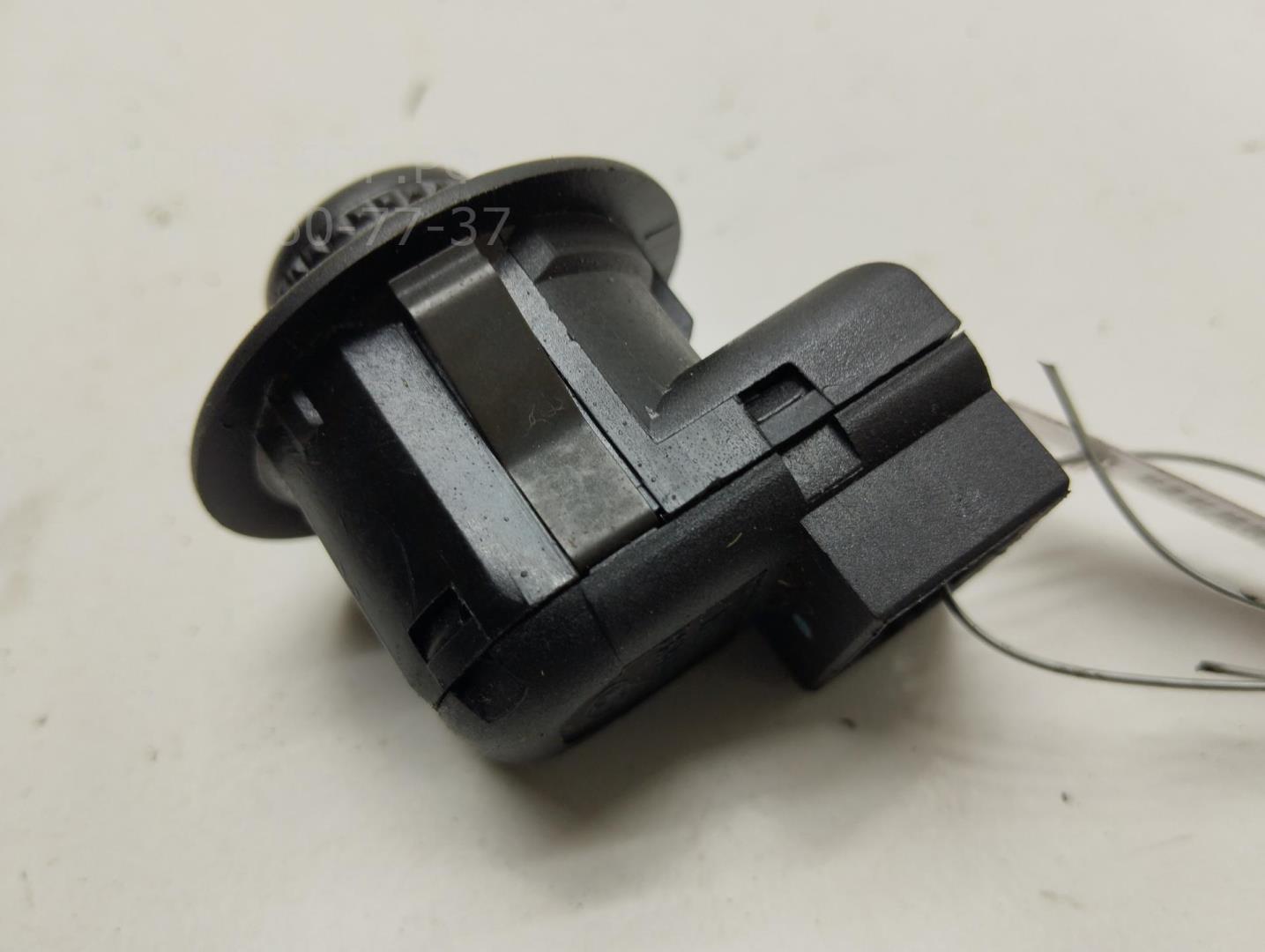 Кнопка регулировки зеркала