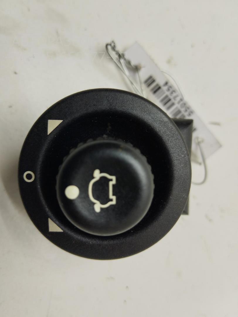 Кнопка регулировки зеркала