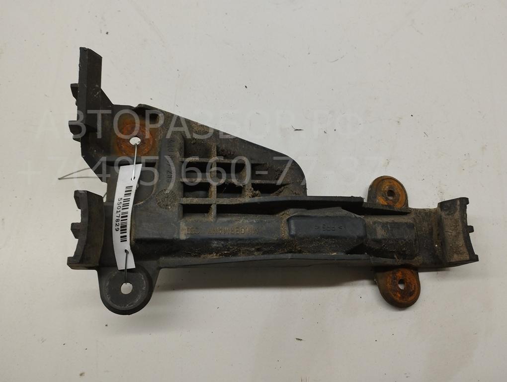 Кронштейн переднего бампера левый