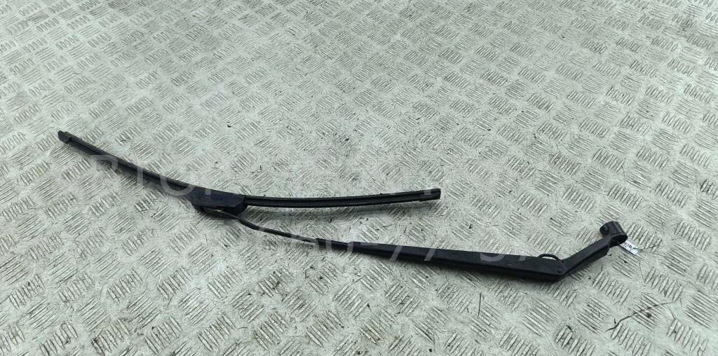 Поводок стеклоочистителя передний левый
