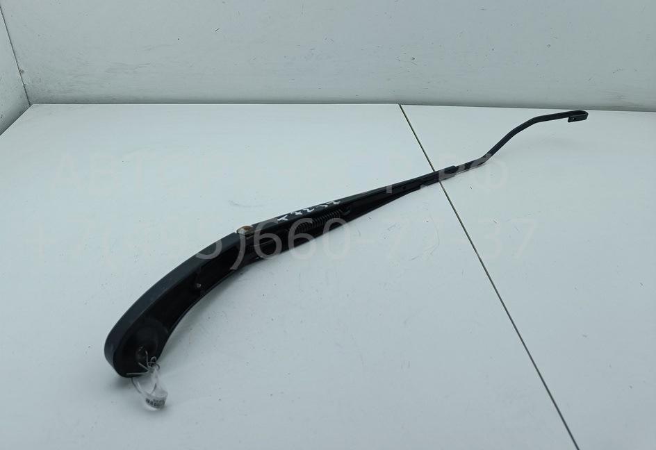 Поводок стеклоочистителя передний левый