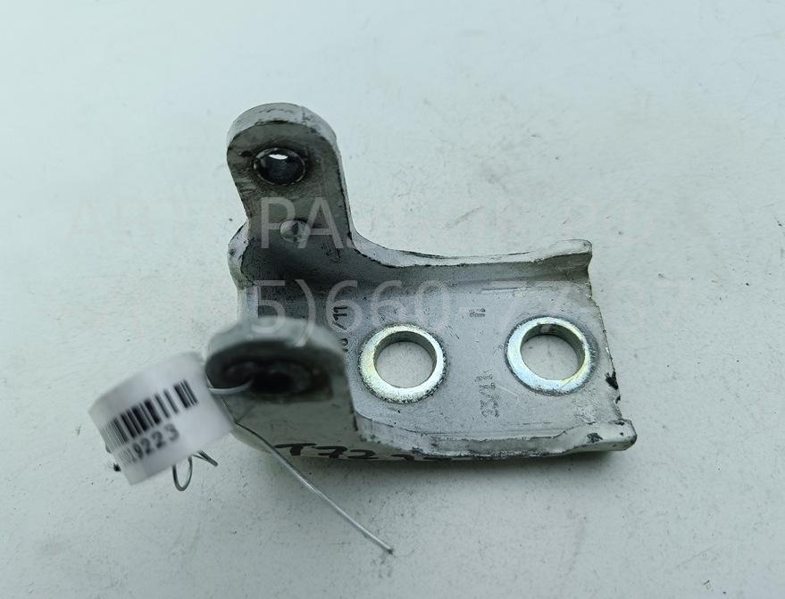 Петля двери