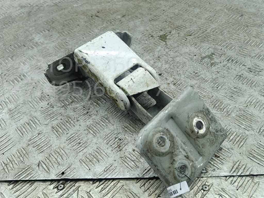 Петля двери