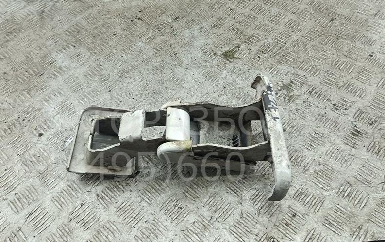 Петля двери