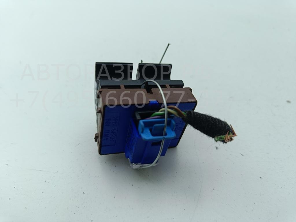 Кнопка открывания лючка бензобака