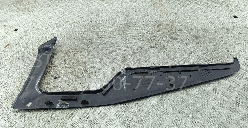 Накладка двери передней правой