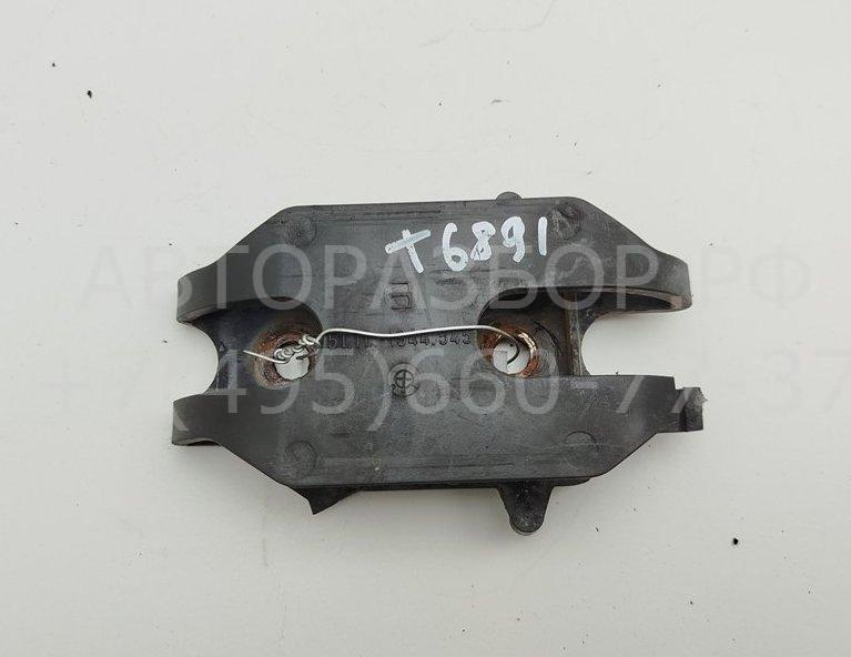 Кронштейн переднего бампера