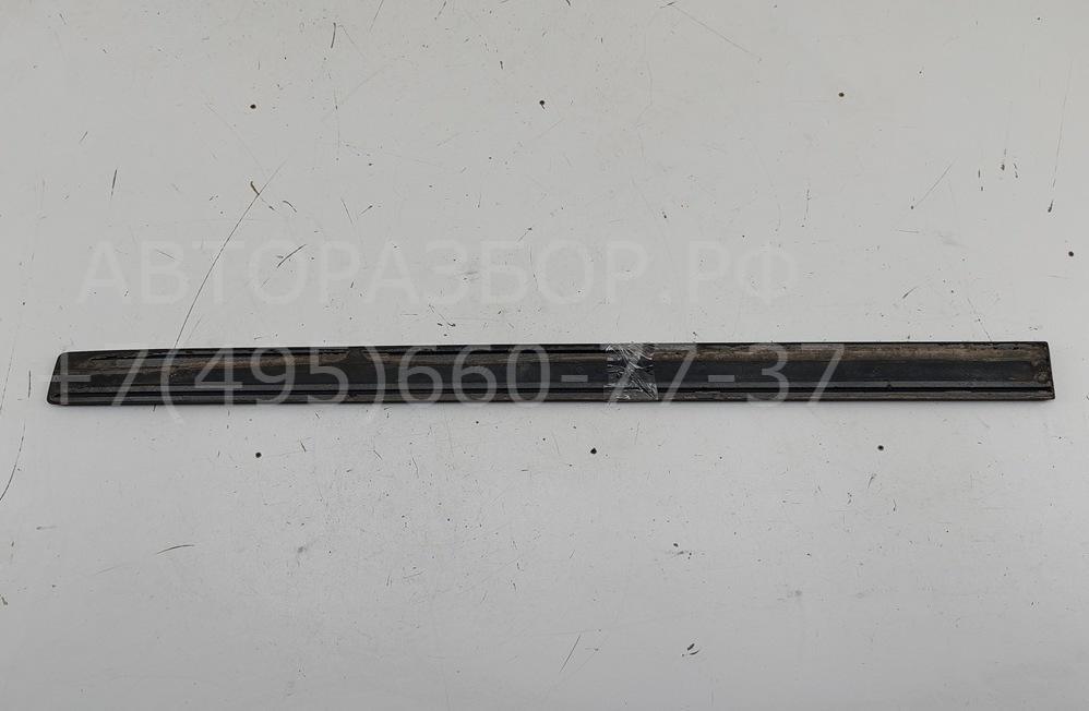 Молдинг двери передней левой