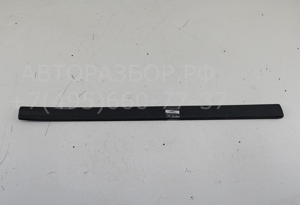 Молдинг двери передней левой