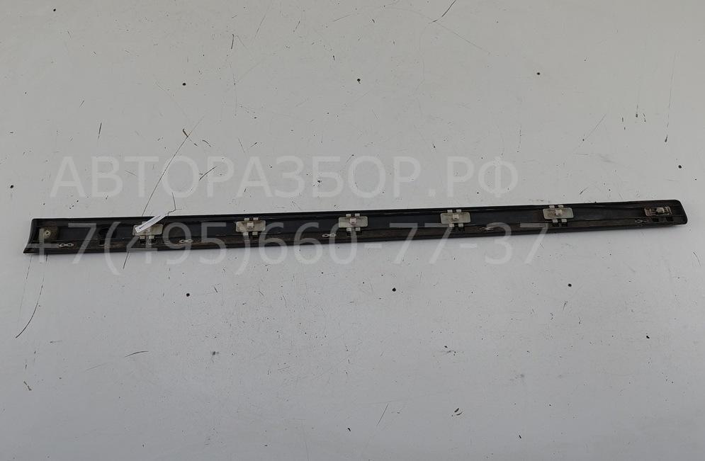 Накладка двери передней правой