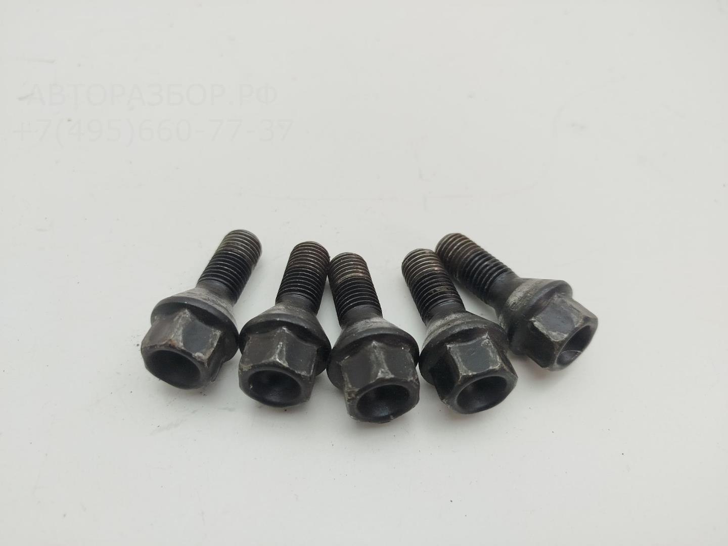 Болт колесный