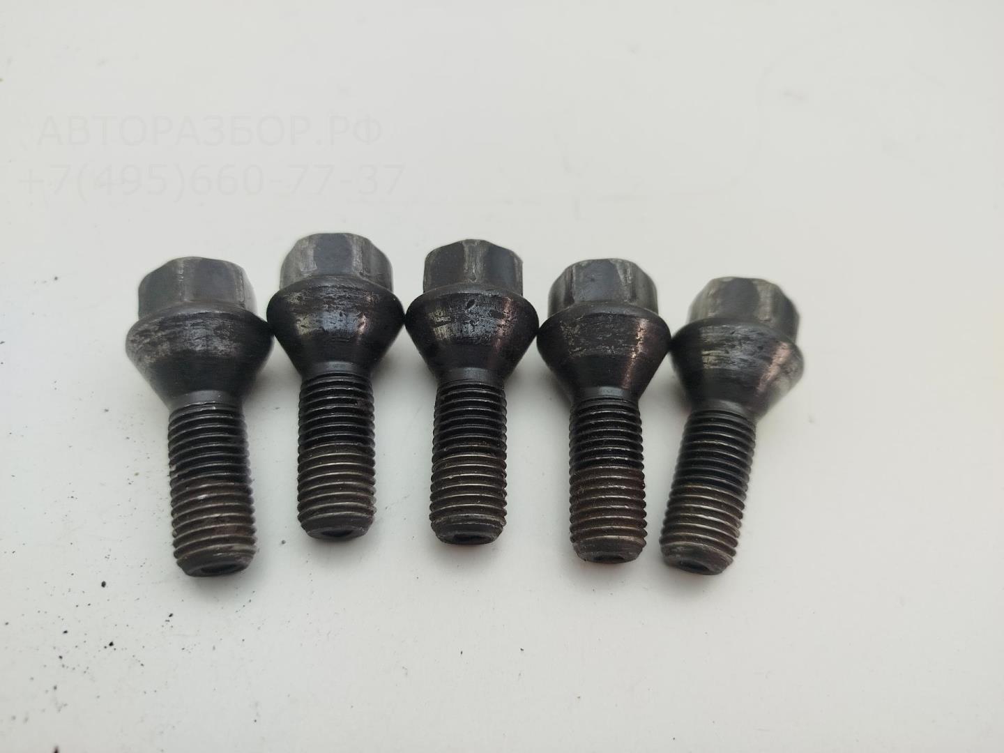 Болт колесный