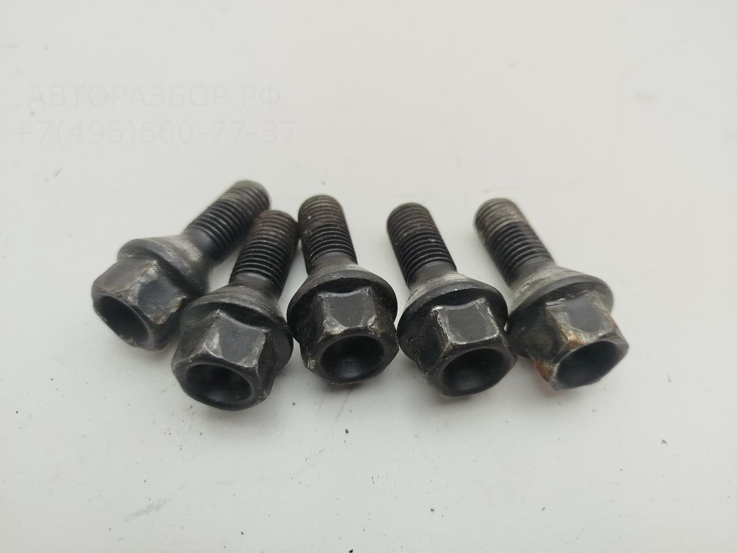 Болт колесный