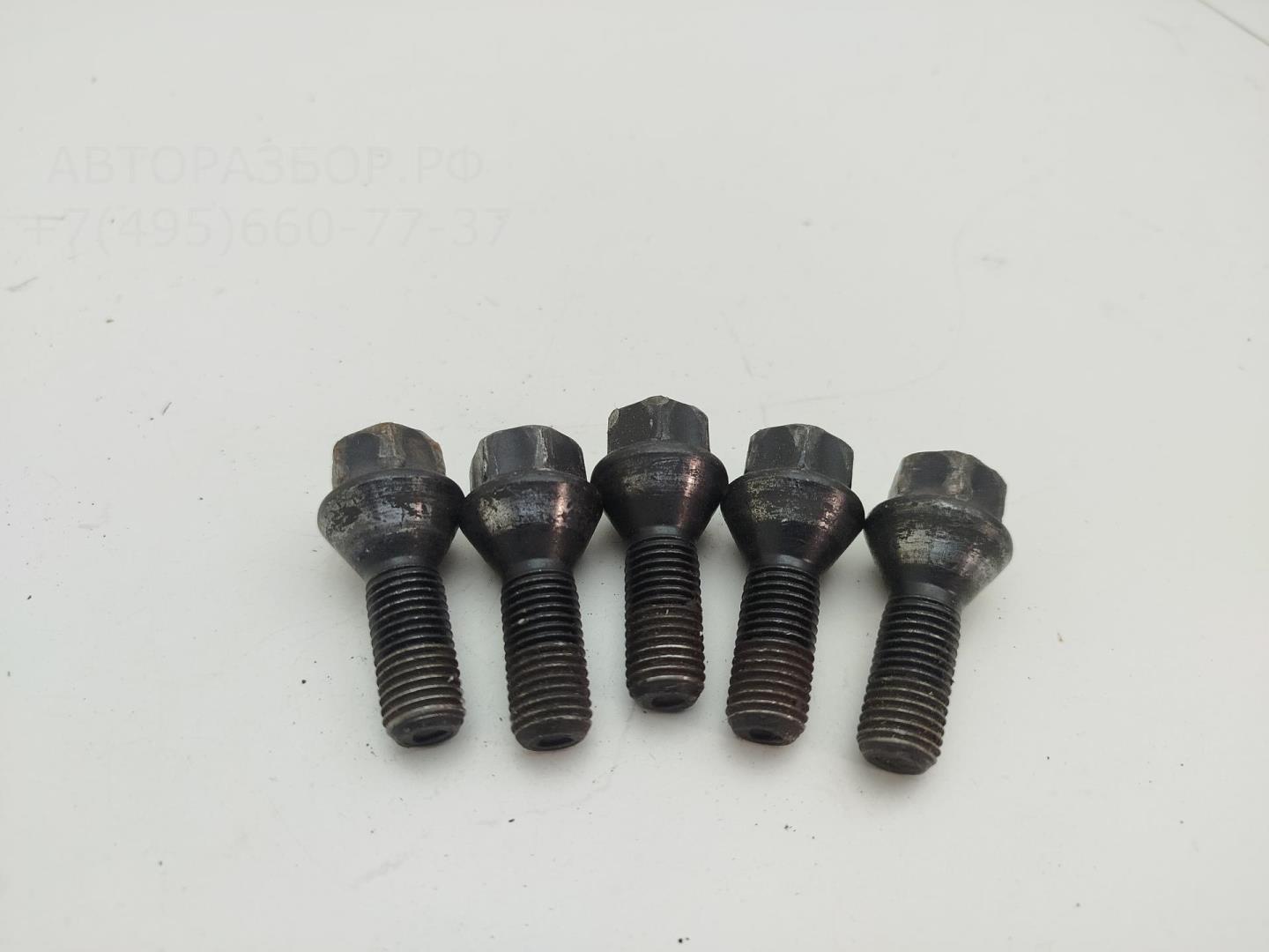 Болт колесный