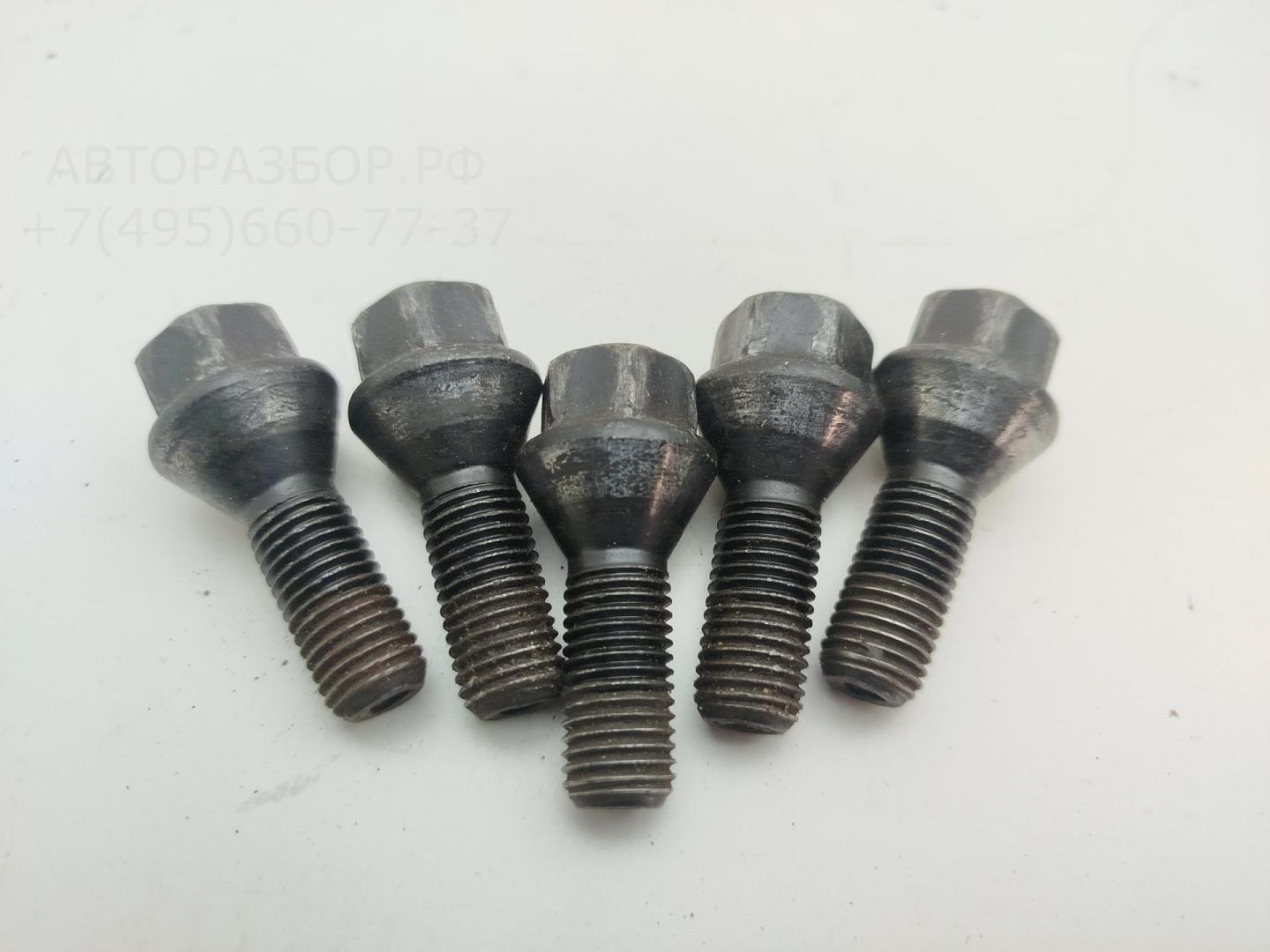 Болт колесный