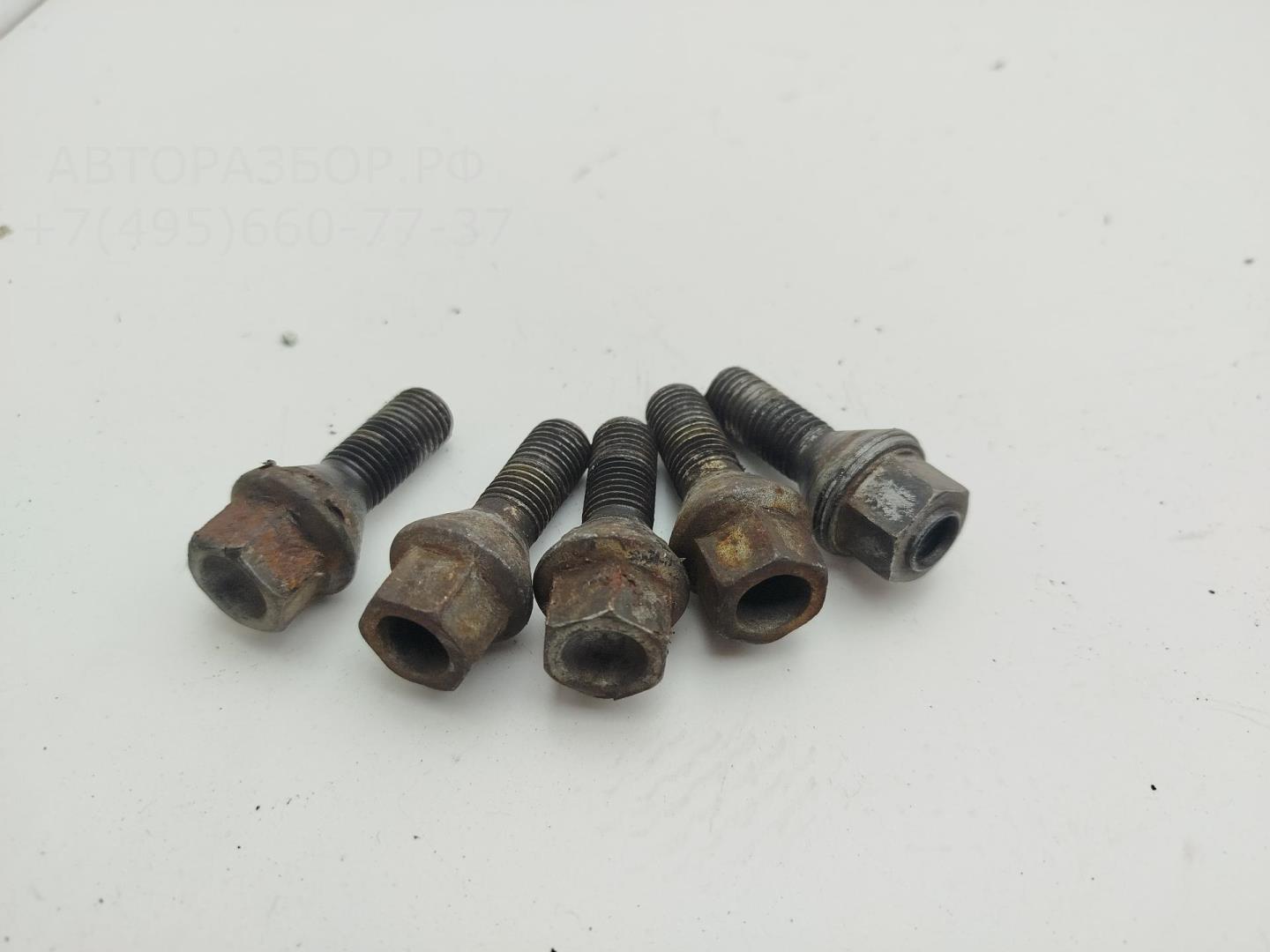 Болт колесный