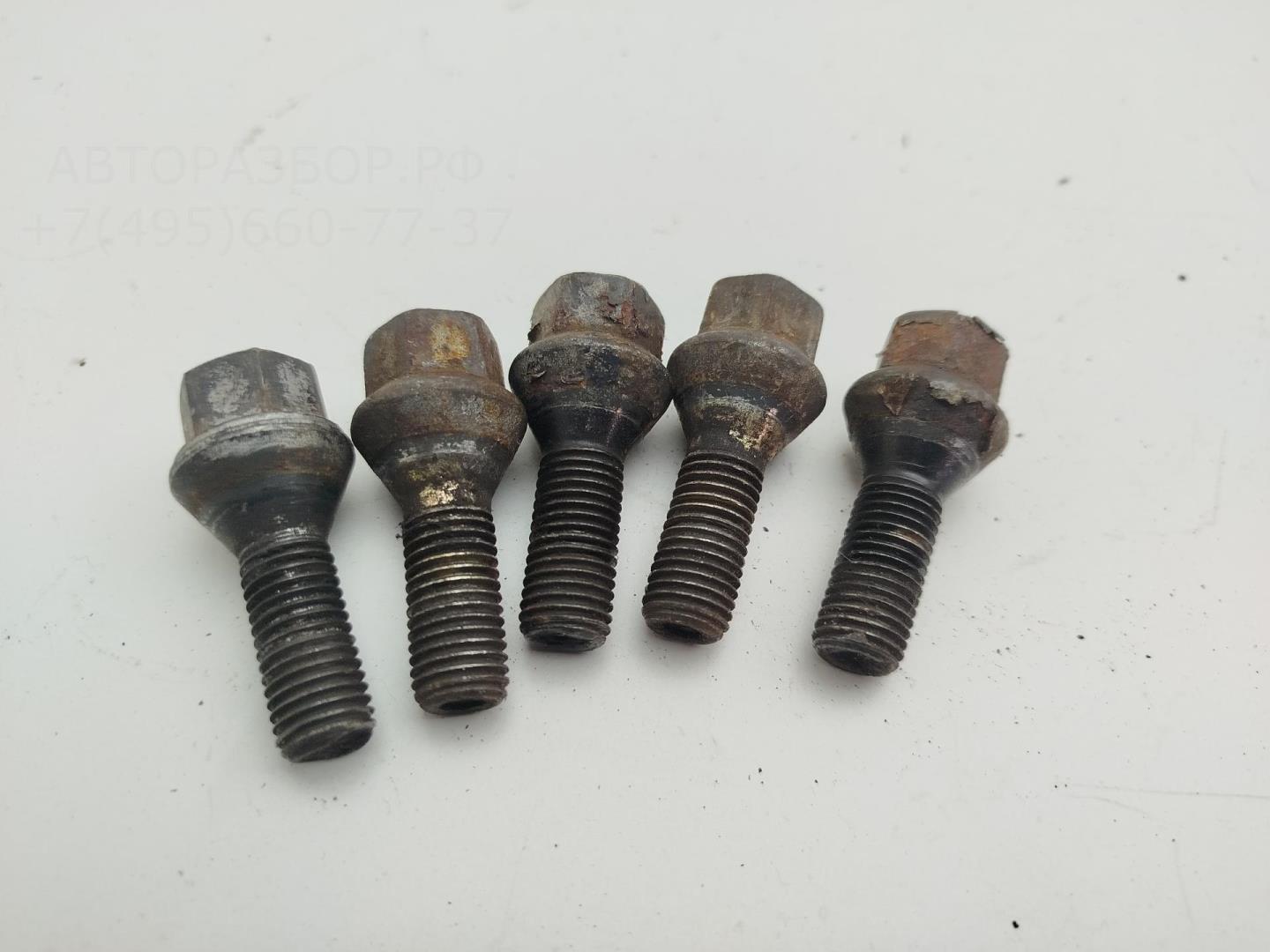 Болт колесный