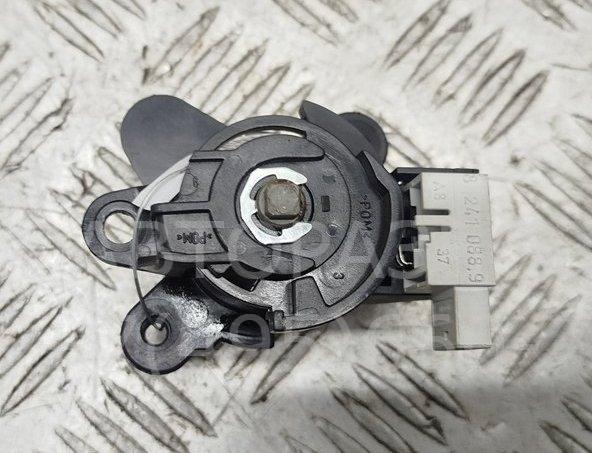 Вставка замка багажника