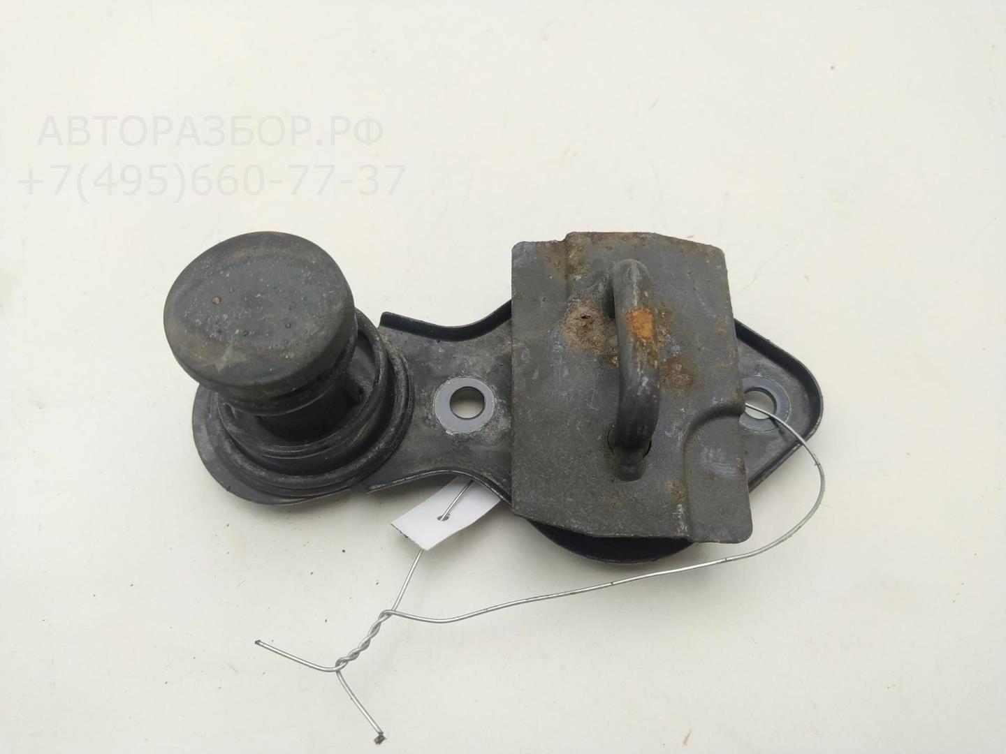 Замок капота