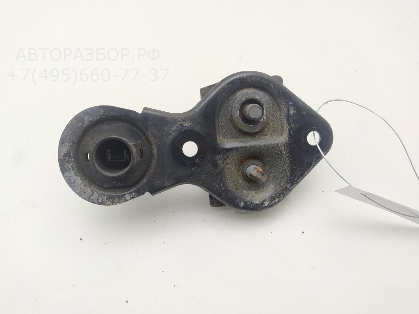 Замок капота