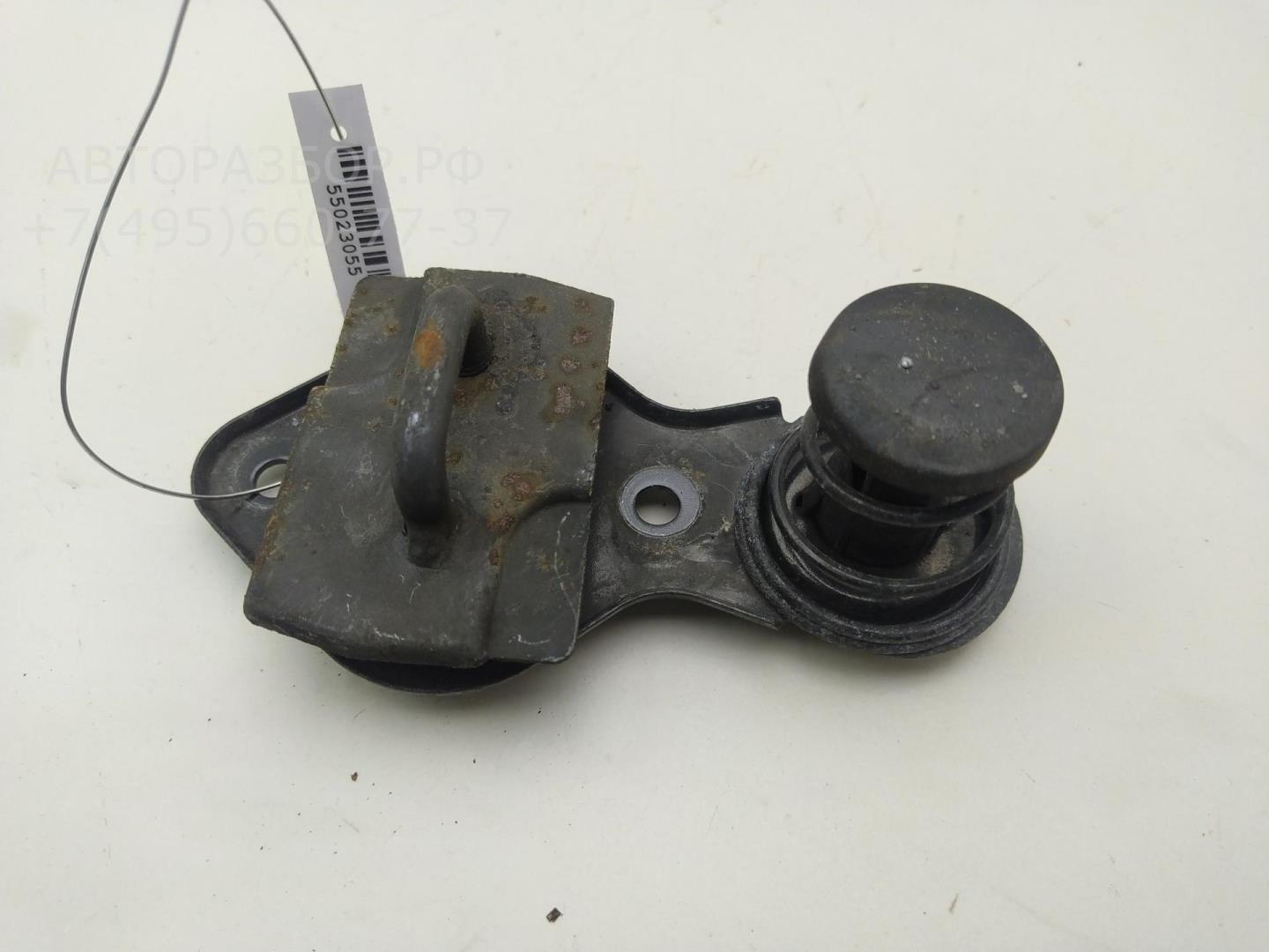 Замок капота