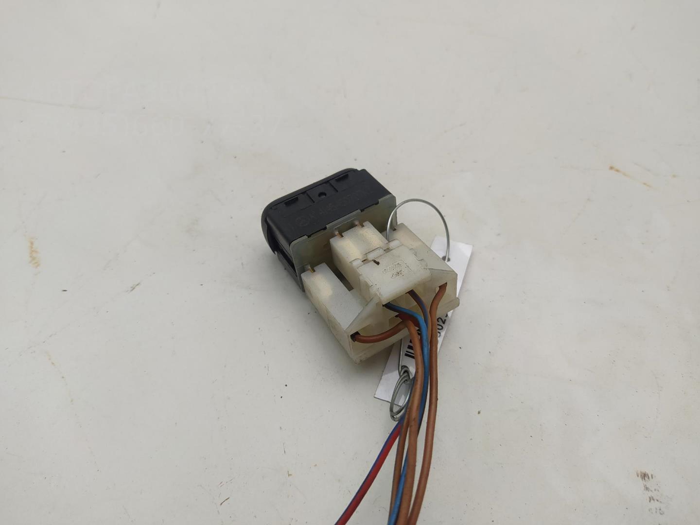 Кнопка стеклоподъемника