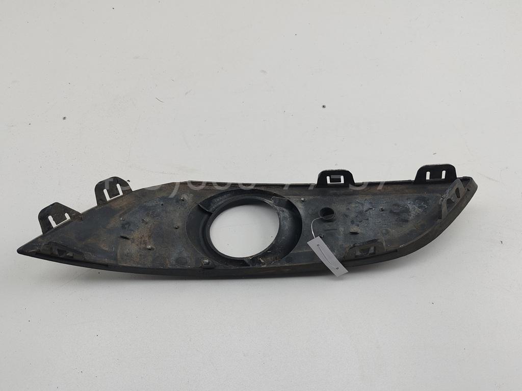 Рамка противотуманной фары правой