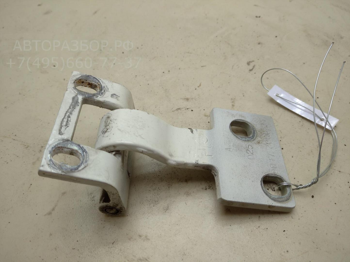 Петля двери