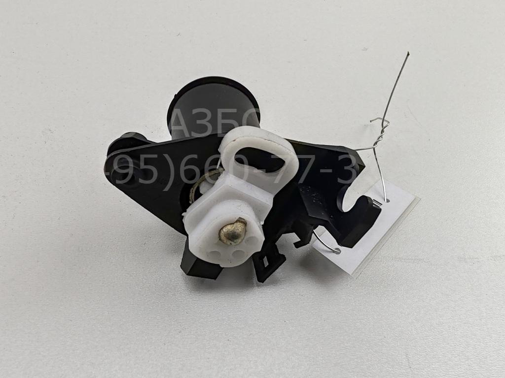 Вставка замка багажника