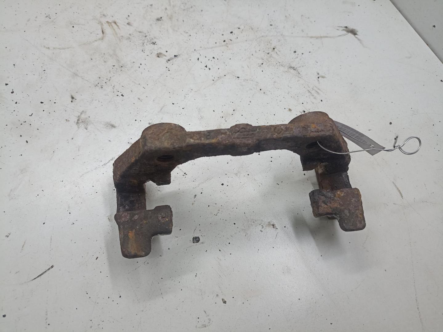 Скоба суппорта заднего