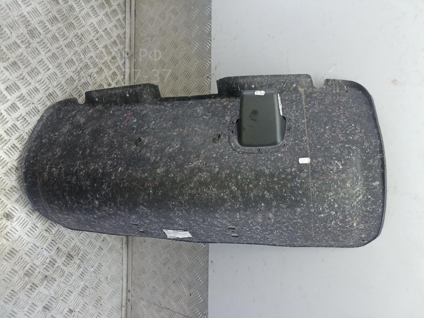 Обшивка крышки багажника