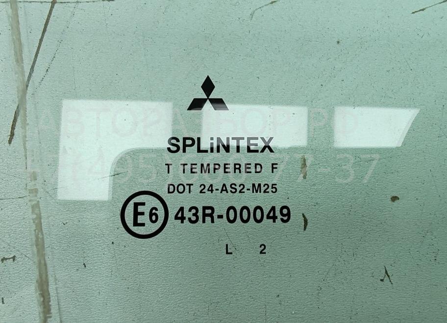 Стекло двери передней правой