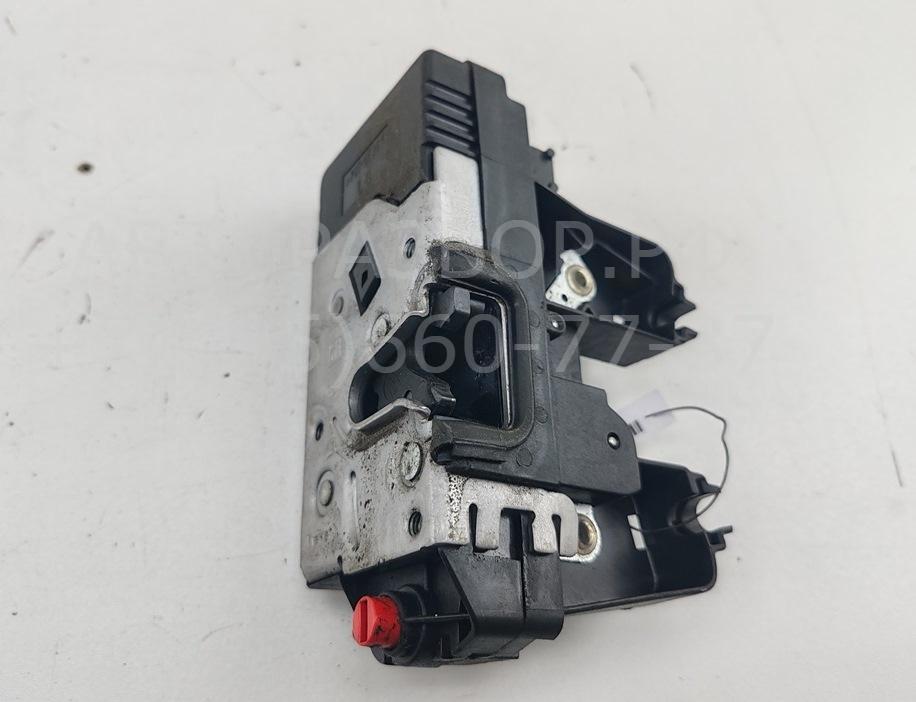 Замок двери задней левой