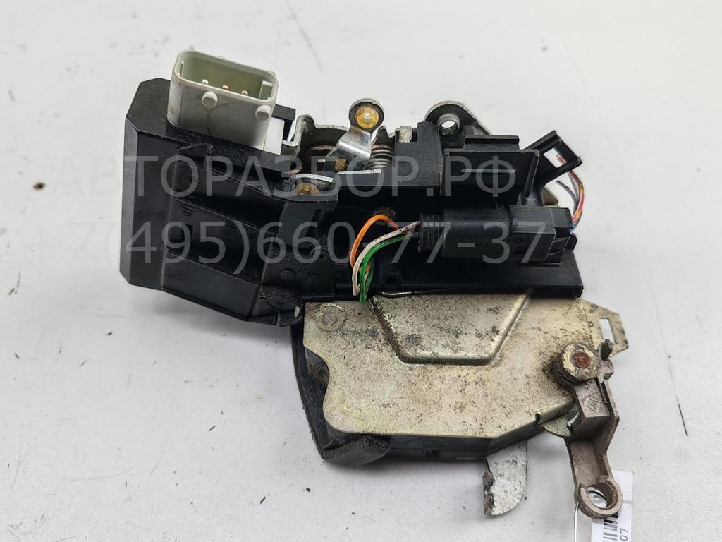 Замок двери передней правой