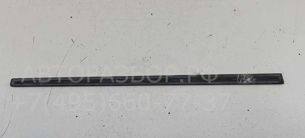 Молдинг двери передней левой