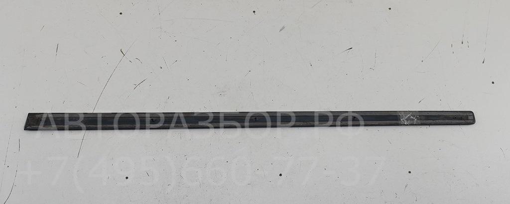 Накладка двери передней правой