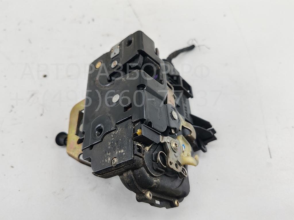 Замок двери передней правой