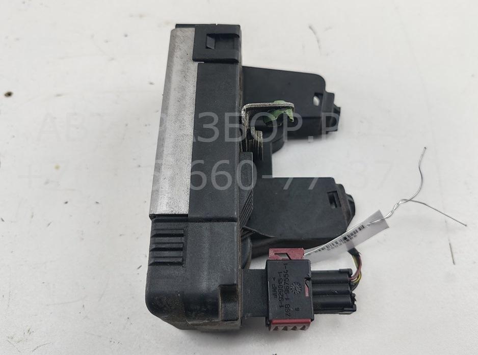 Замок двери задней левой