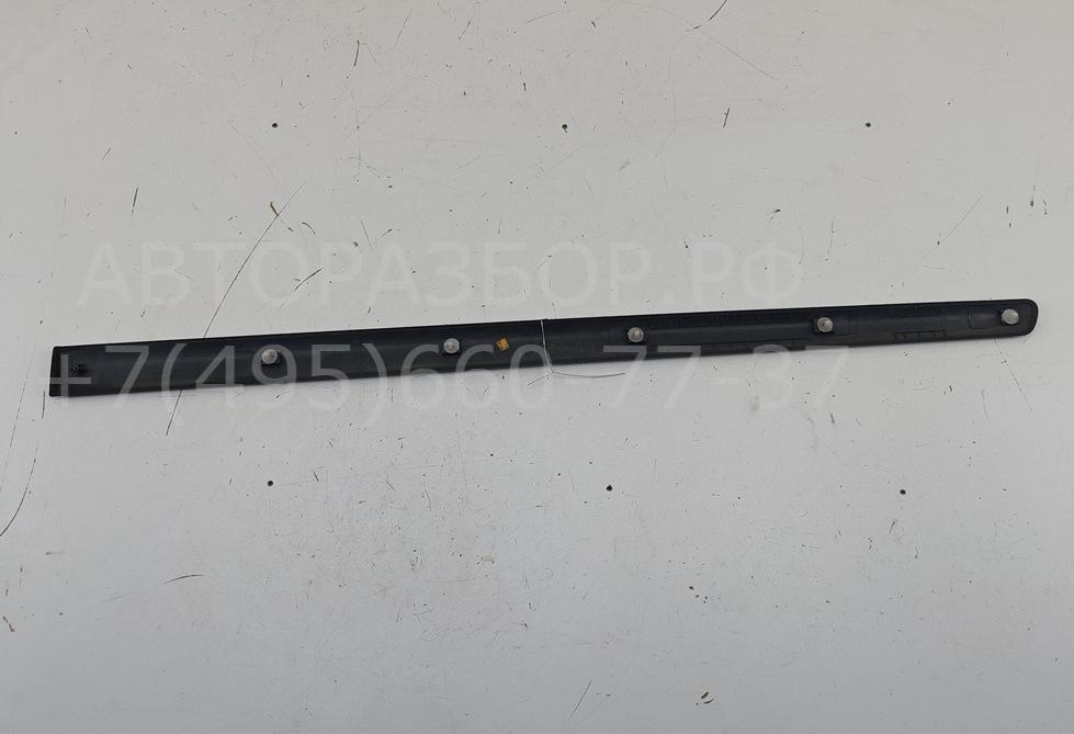 Молдинг двери передней левой