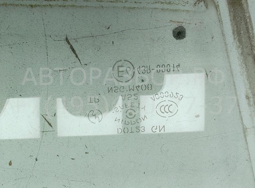 Стекло двери передней правой