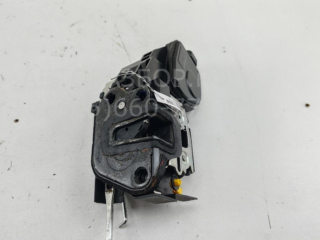 Замок двери передней правой